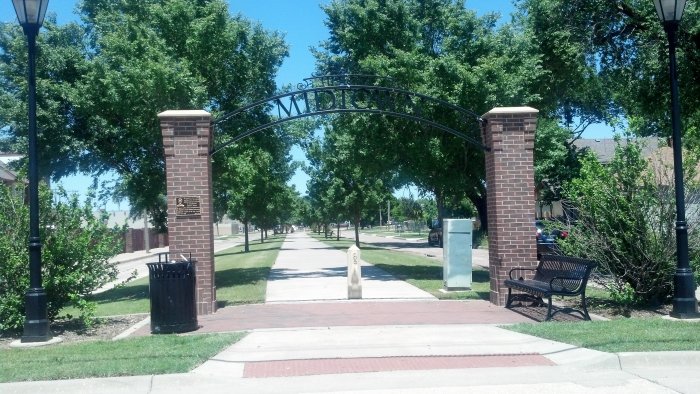 Midtown path gateway